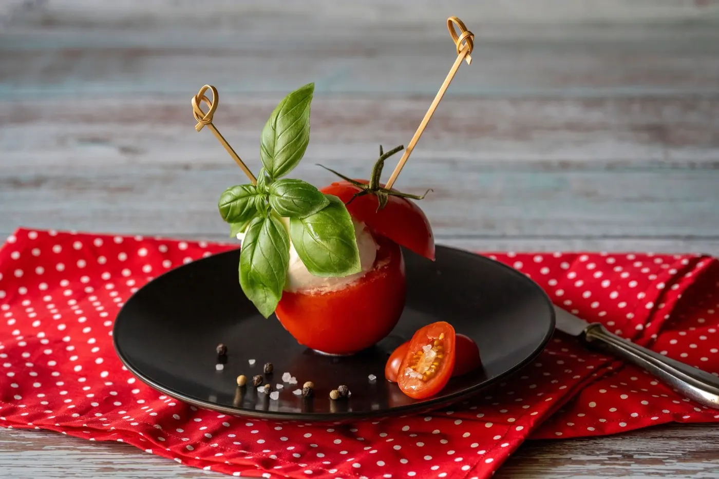 Mozzarella, pomodoro e basilico
